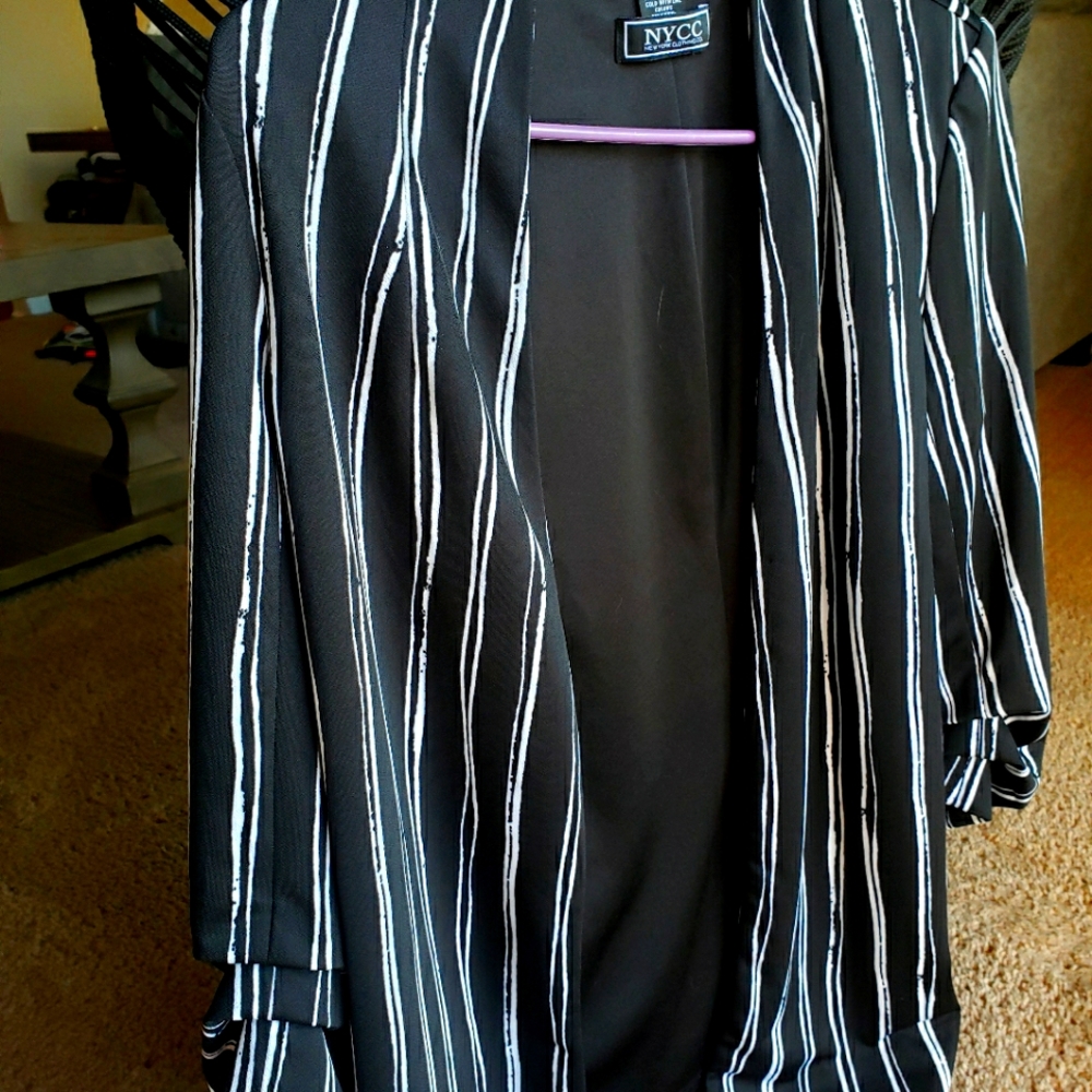 NYCC black and white blazer